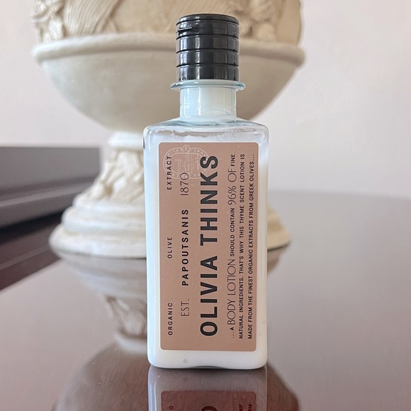 Luxury Sun Cosmetics Kit - Picture 9 of 10